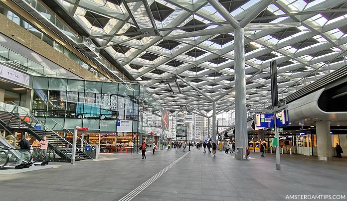 den haag central station hall