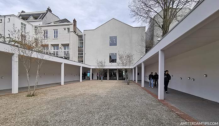 National Holocaust Memorial (Hollandsche Schouwburg) exterior memorial area