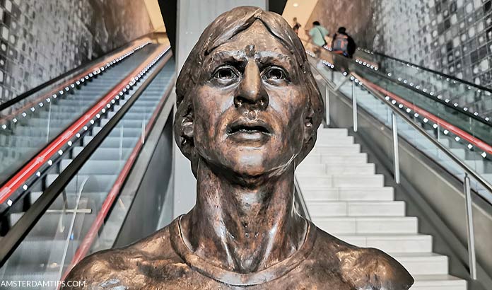 johan cruijff bust at arena escalators