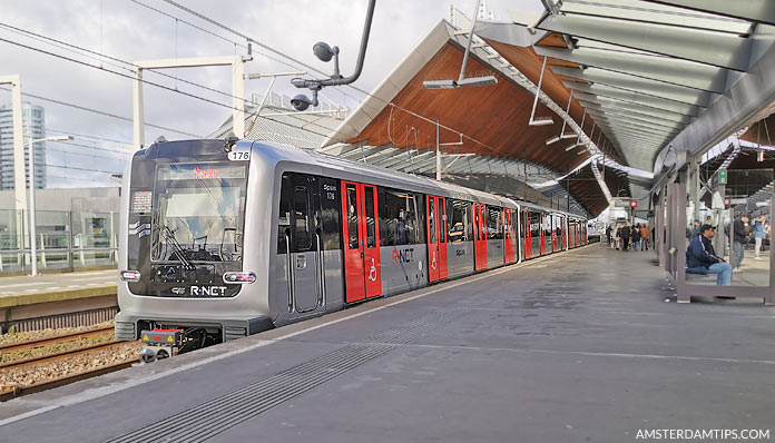 m7 metro train amsterdam