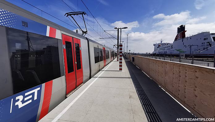 ret metro line b train at hoek van holland