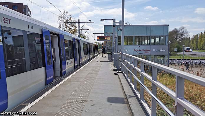 ret metro line E train at meijersplein rotterdam