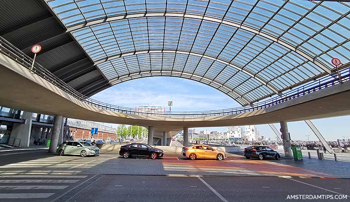 taxis at amsterdam central station