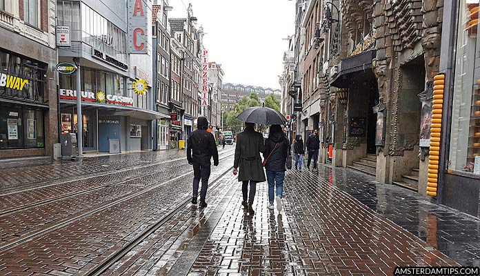 tuschinski cinema amsterdam rain